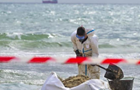 В Испании очищают три пляжа от неустановленного вещества