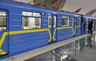 У метро Києва під потяг потрапила жінка