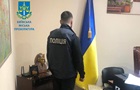 Помічники нотаріуса засвідчували документи, коли той був за кордоном