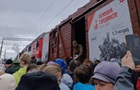 Жителі російського міста билися за кашу біля  поїзда перемоги 