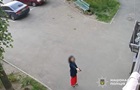 В Киеве женщина стреляла по дверям многоэтажки