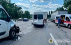 У Києві мікроавтобус протаранив авто, постраждали діти