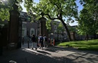 США возобновляют выдачу студенческих виз, но с проверкой соцсетей