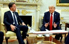 СМИ: Трамп забыл предупредить партнеров о сделке по передаче оружия Украине