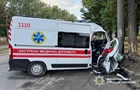 В Днепре  скорая  врезалась в столб, погиб медик