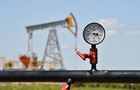 Нефтяные доходы РФ упали на треть