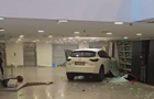 Автомобіль влетів у ТРЦ Ocean Plaza в Києві