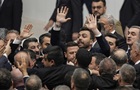 У турецькому парламенті депутати влаштували бійку