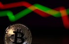 Bitcoin обвалився до найнижчого рівня з листопада 2024-го
