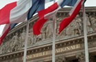Уряд Франції пережив два вотуми недовіри