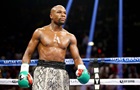 Мейвезер повторює шлях Усика, анонсувавши бій з кікбоксером