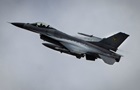Українські F-16 три тижні боронили небо без ракет США - ЗМІ
