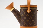 Louis Vuitton выпустил сумку в форме садовой лейки за 4800 долларов