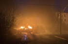 В Конотопе попало в многоэтажку, горит админздание