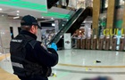 В Киеве посетитель ТРЦ упал с пятого этажа и погиб