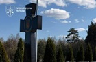 На Київщині викрили схему заробітку на могильних хрестах для військових