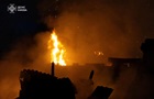 В Киеве пожар охватил три дома