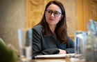 Кабмин изменил правила выезда для женщин