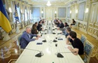 Зеленський зустрівся із представниками фракції Слуга народу