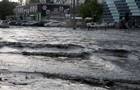 Вулиці опинилися під водою: Київ накрила злива
