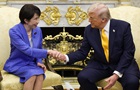 Трамп встал на защиту премьер-министра Японии перед Си - СМИ