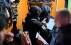 В Киеве 18-летний парень  продавал  военным ВСУ несуществующие пикапы