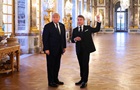 Трамп чуть не  сдал  Украину Путину - Макрон