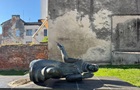 Во Львовской области мужчина повалил мемориал жертвам нацистских репрессий