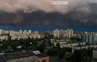 Непогода в Киеве: падают деревья, перебои со светом
