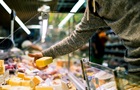 Из-за войны россияне массово экономят на еде и одежде - разведка