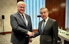 Голова МЗС Китаю запросив Сибігу до КНР