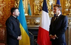 Зеленский встретился с Макроном и вручил орден