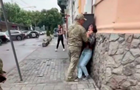 Во Львове военный ТЦК схватил женщину за горло: в военкомате отреагировали