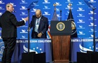 Оператор суфлера Трампа заробив 100 000$, роблячи ставки щодо його виступів