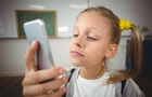 Чехия вводит строгий запрет на телефоны в школах: что изменится