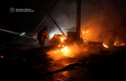 В Запорожье после атаки горит предприятие