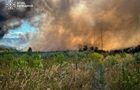 В Киевской области второй день тушат масштабный пожар на свалке