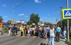 Во Львовской области люди заблокировали трассу из-за спиртзавода