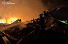 РФ атакувала Київщину: пошкоджені склади та вантажівки