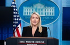  Рупор  Трампа раптово йде з посади: які причини