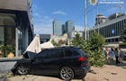 З’явилося відео ДТП, де авто вилетіло на терасу