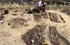 Под дорогой во Львовской области раскопали древние могилы