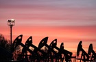 Нефть немного подешевела, но Brent за неделю прибавила более 7%