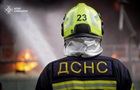 РФ атакує Київ: палає авто, пошкоджено спорткомплекс