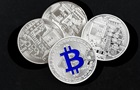 Биткойн снова ниже $80 тысяч: что давит на криптовалюту