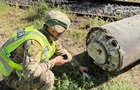 После массированной атаки РФ в Киеве обнаружили опасные осколки ракет