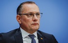Лидер АдН: Нужно прекратить поставки оружия Украине