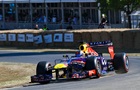 Чемпионский болид Red Bull превратился в поезд