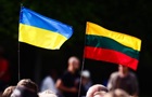 У центрі Вільнюса зірвали прапор України: двох чоловіків затримали