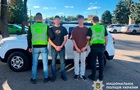 У Києві чоловік з сином через ревнощі спалив авто нового обранця колишньої
